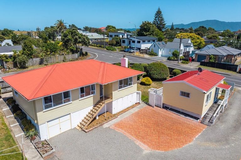 Photo of property in 10 Walton Road, Paraparaumu Beach, Paraparaumu, 5032