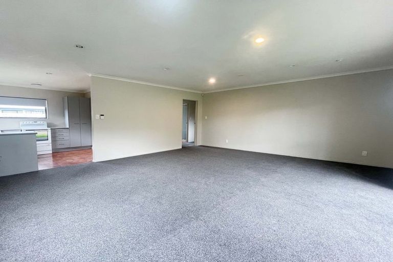 Photo of property in 24 Sutton Crescent, Papakura, 2110