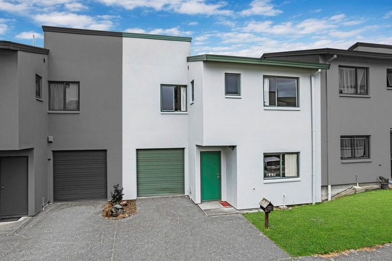 Photo of property in 12 Vitex Lane, Henderson, Auckland, 0612