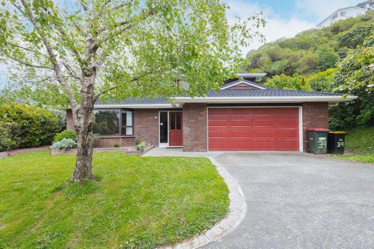 Photo of property in 39 Thatcher Crescent, Crofton Downs, Wellington, 6035