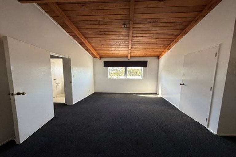 Photo of property in 1/22 Valecrest Place, Bayview, Auckland, 0629