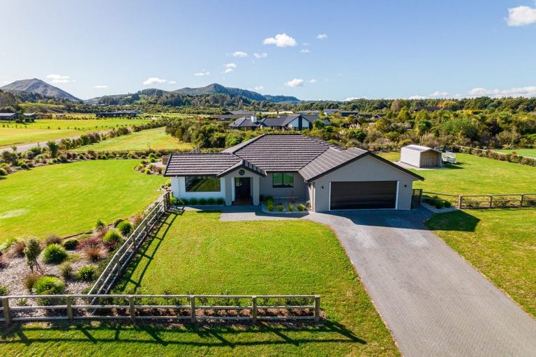 Photo of property in 1 Ribbonwood Lane, Kinloch, Taupo, 3377