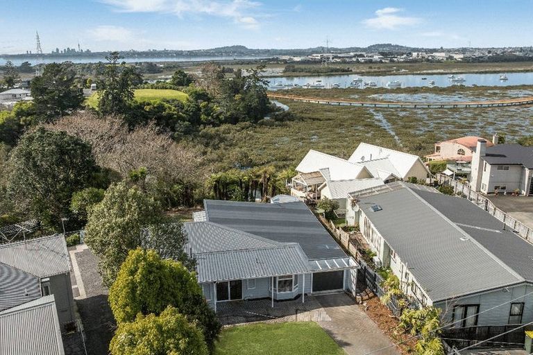 Photo of property in 49 Jaemont Avenue, Te Atatu South, Auckland, 0610