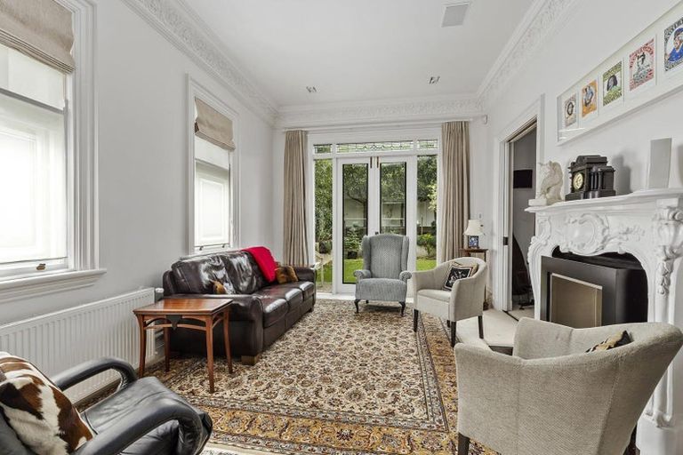 Photo of property in 25 Brougham Street, Mount Victoria, Wellington, 6011