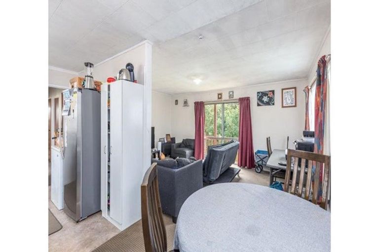 Photo of property in 2/6 Bundena Place, Clendon Park, Auckland, 2103