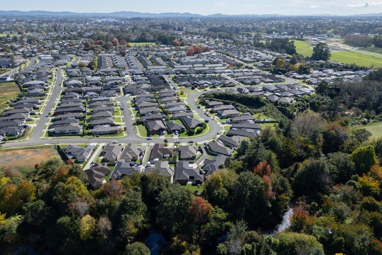 Photo of property in 279 Dixon Road, Fitzroy, Hamilton, 3206