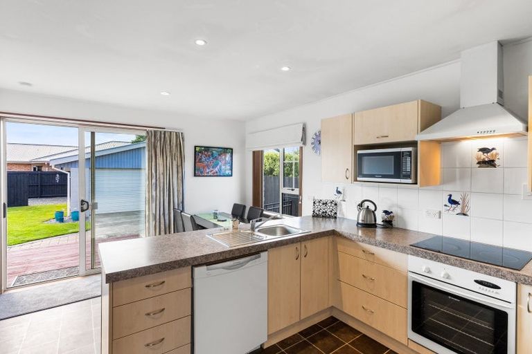 Photo of property in 53 Farquhars Road, Redwood, Christchurch, 8051