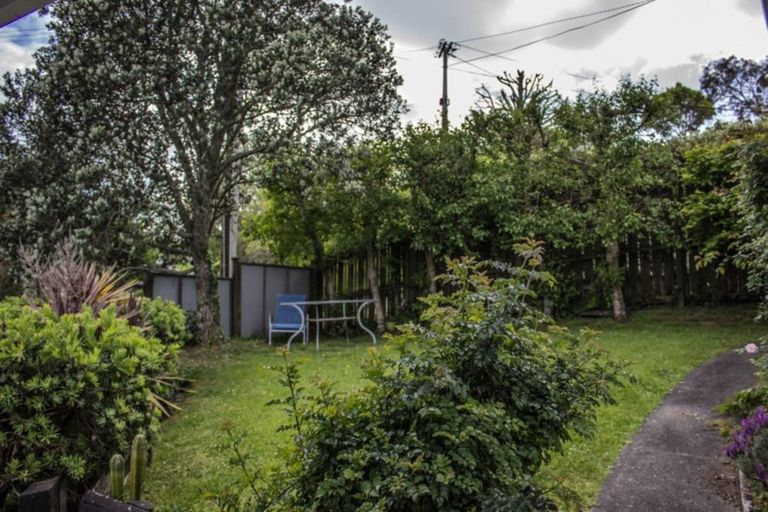 Photo of property in 1/22 Coroglen Avenue, Birkenhead, Auckland, 0626