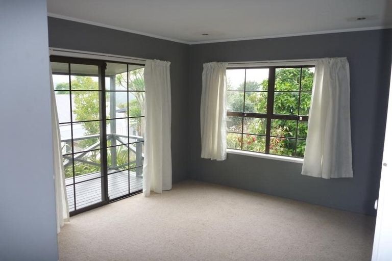 Photo of property in 34 Pemberton Avenue, Bayview, Auckland, 0629