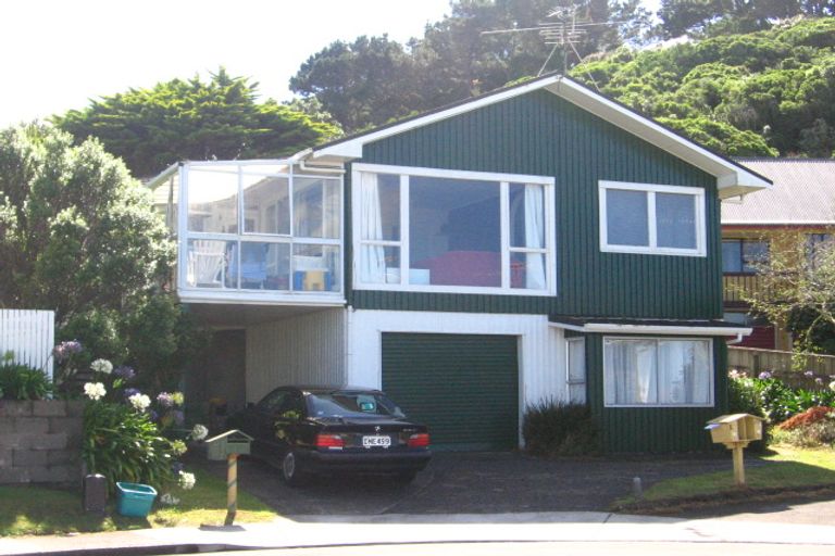 Photo of property in 11 Middlesex Place, Northland, Wellington, 6012