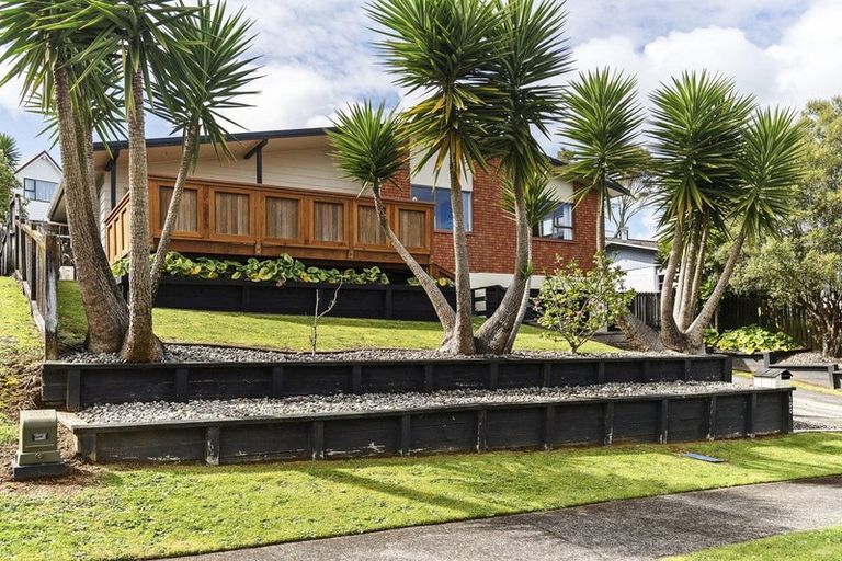 Photo of property in 100 Heta Road, Highlands Park, New Plymouth, 4312