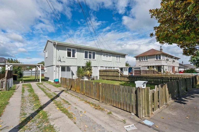 Photo of property in 50-52 Cameron Crescent, Masterton, 5810