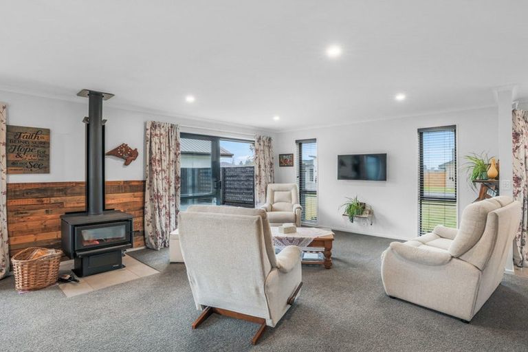 Photo of property in 4 Catchpole Place, Woodend, 7610