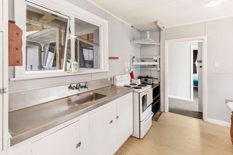 Photo of property in 7 Acourt Street, Hawera, 4610