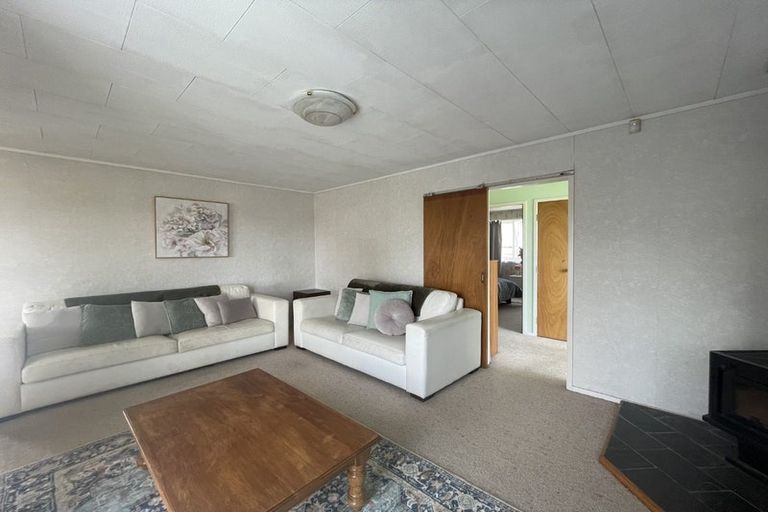 Photo of property in 8 Pahi Place, West Harbour, Auckland, 0618