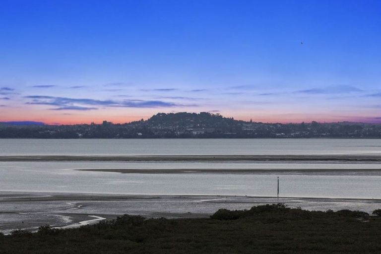 Photo of property in 44 Bannings Way, Hobsonville, Auckland, 0618