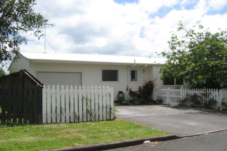 Photo of property in 1a Fair Oaks, Pukekohe, 2120