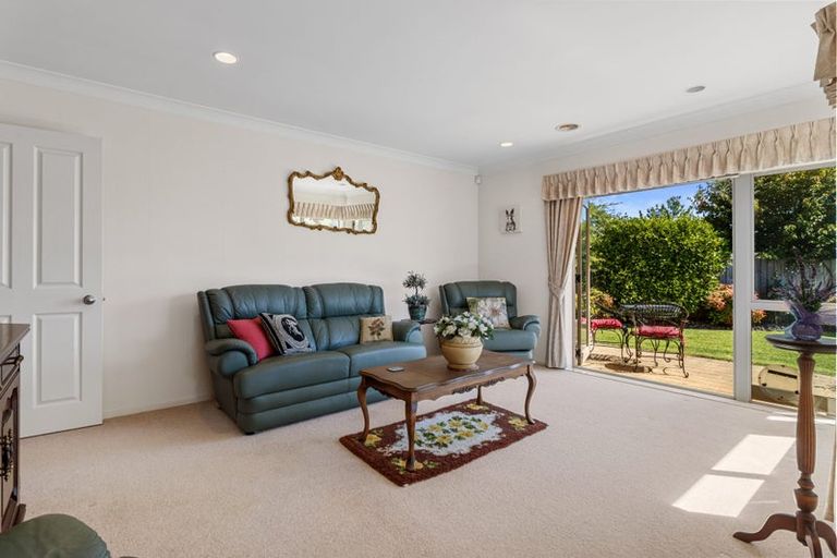 Photo of property in 5 Burleigh Place, Rototuna, Hamilton, 3210