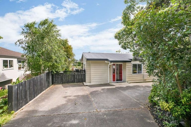 Photo of property in 8a Holiday Road, Stanmore Bay, Whangaparaoa, 0932