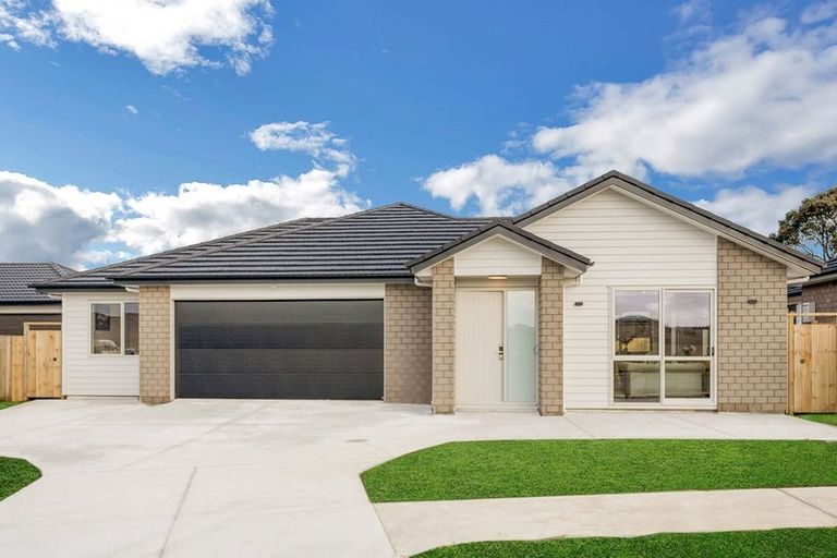 Photo of property in 25 Pipi Crescent, Tuakau, 2121