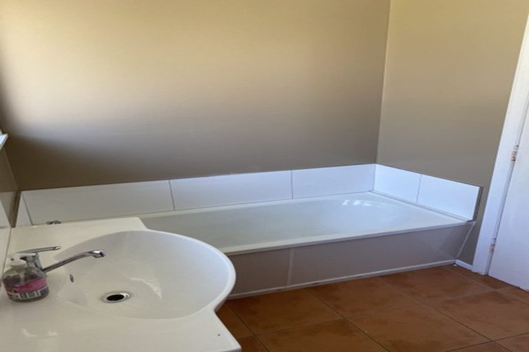 Photo of property in 63 Parsons Street, Frankleigh Park, New Plymouth, 4310