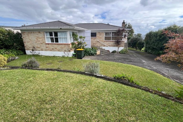 Photo of property in 107 Bradbury Road, Botany Downs, Auckland, 2010