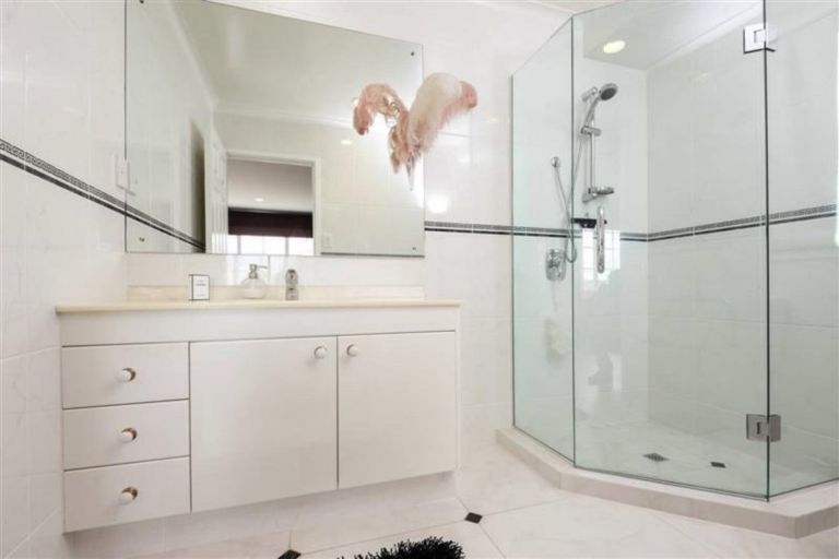 Photo of property in 16 Casabella Court, Northpark, Auckland, 2013