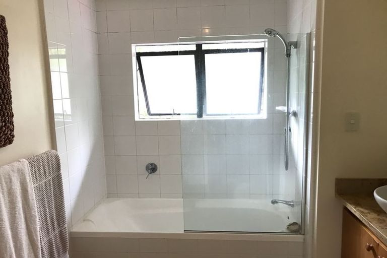 Photo of property in 18a Castor Bay Road, Castor Bay, Auckland, 0620