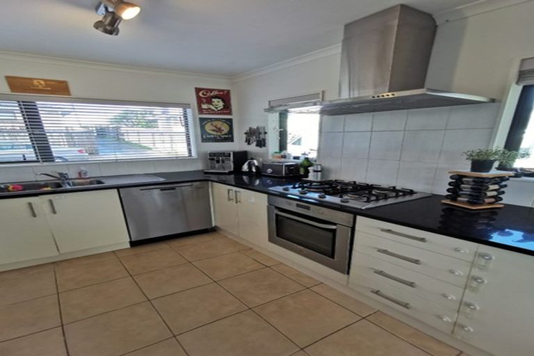 Photo of property in 21a Kirrie Avenue, Te Atatu South, Auckland, 0610