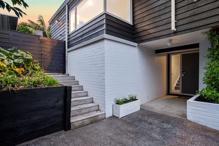 Photo of property in 556 Beach Road, Rothesay Bay, Auckland, 0630