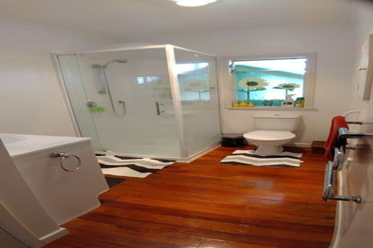 Photo of property in 1/22 Knights Road, Rothesay Bay, Auckland, 0630
