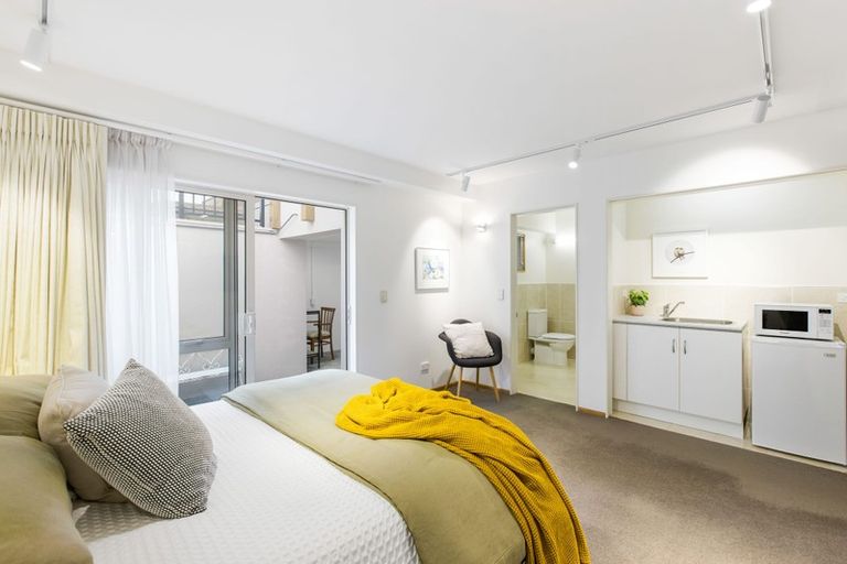 Photo of property in 86 Kitchener Road, Milford, Auckland, 0620