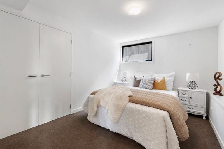 Photo of property in 37 Churchill Road, Murrays Bay, Auckland, 0630