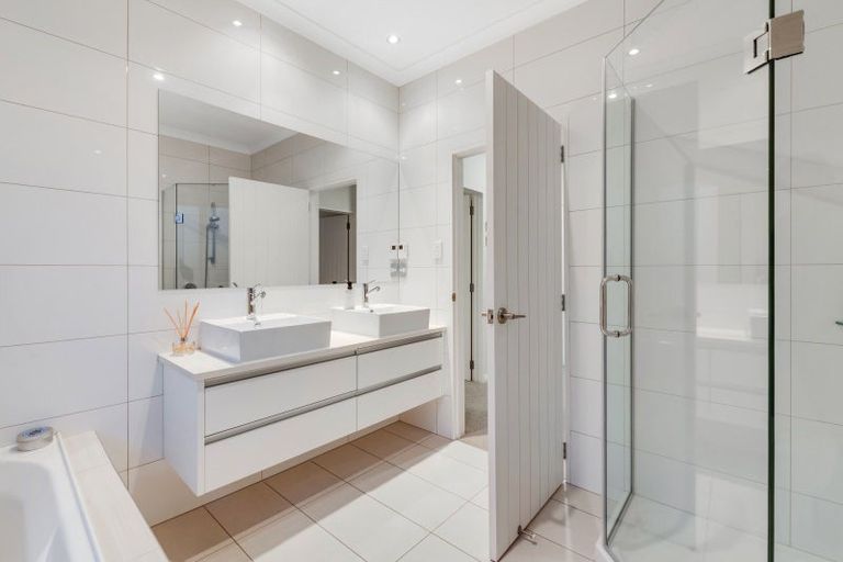 Photo of property in 225 Millwater Parkway, Silverdale, 0932