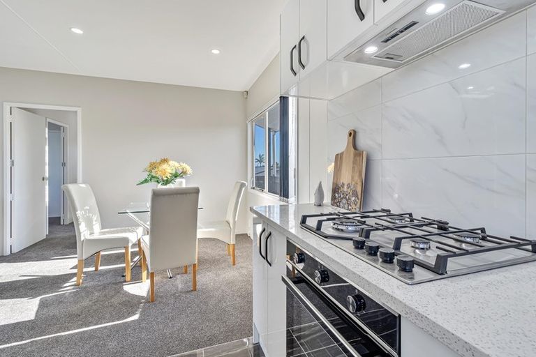 Photo of property in 2/8 Anglers Way, Wattle Downs, Auckland, 2102