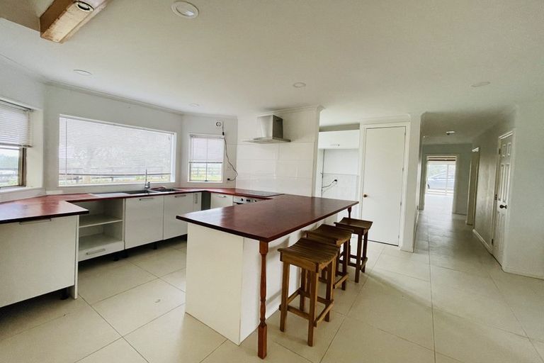 Photo of property in 11 Bream Revel Way, Karaka, Papakura, 2580