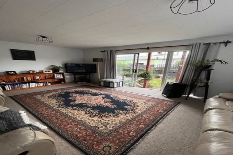 Photo of property in 1/38a Palmer Crescent, Silverstream, Upper Hutt, 5019