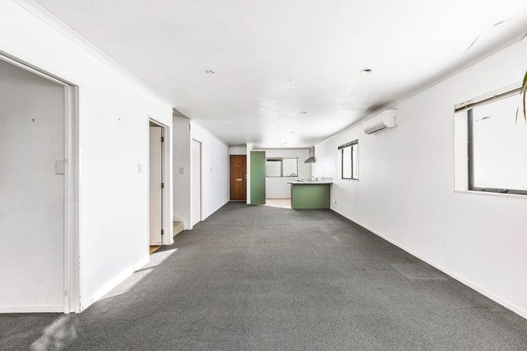 Photo of property in 8/17 Harbour View Road, Te Atatu Peninsula, Auckland, 0610