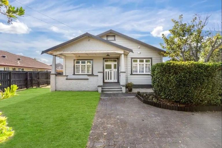 Photo of property in 35 Takanini School Road, Takanini, 2112