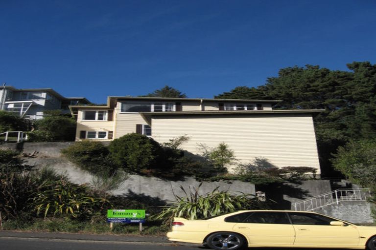 Photo of property in 86 Newlands Road, Newlands, Wellington, 6037