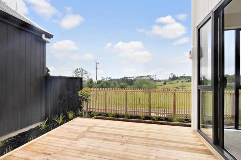 Photo of property in 34 Paretao Street, Massey, 0614