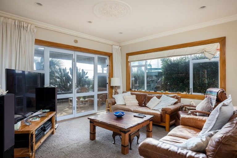 Photo of property in 42 Octavius Place, New Plymouth, 4312