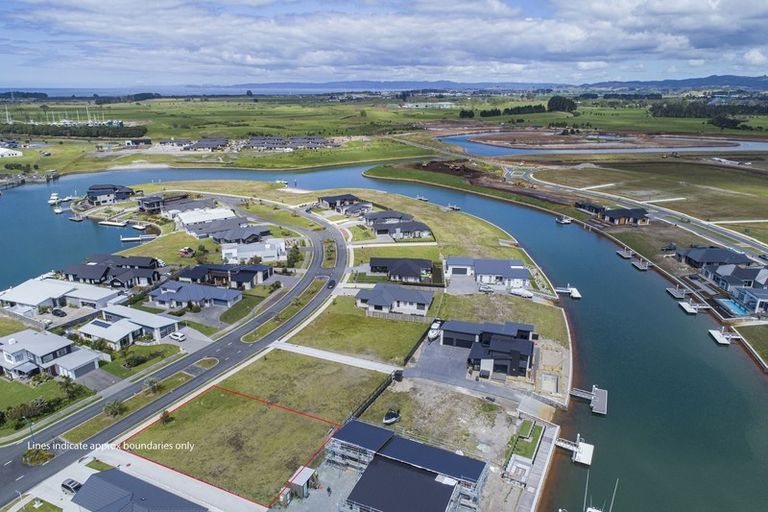 Photo of property in 16 Waitemata Drive, One Tree Point, 0118