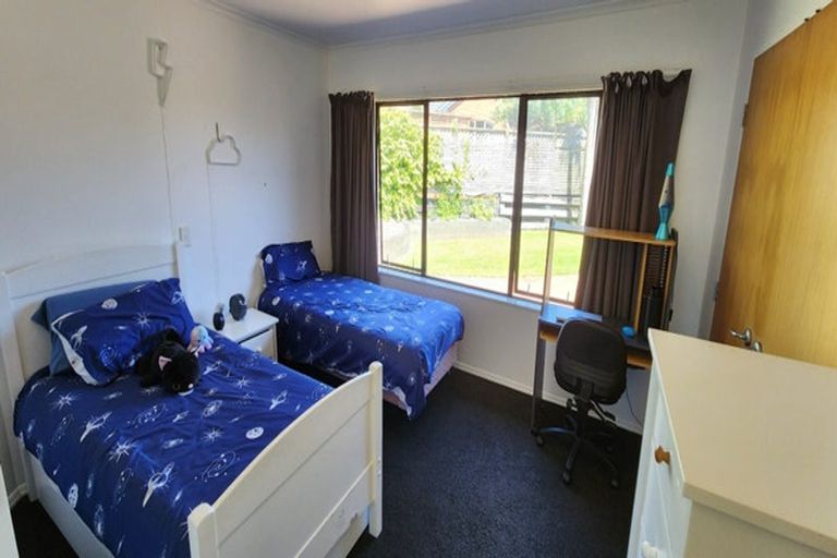 Photo of property in 8 Frank Frethey Place, Highlands Park, New Plymouth, 4312