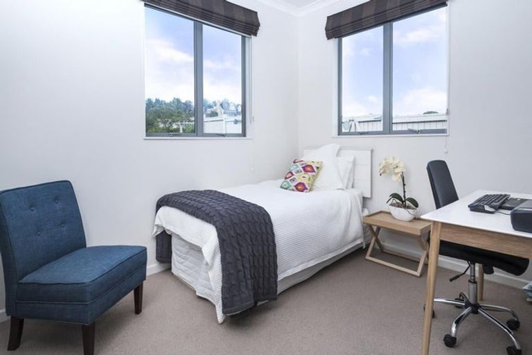 Photo of property in 43 Manor Park, Sunnyhills, Auckland, 2010