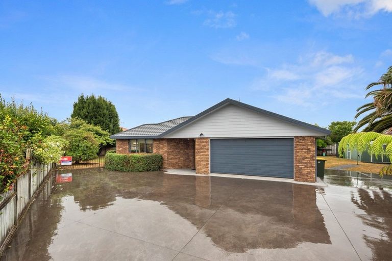 Photo of property in 53 Waiwherowhero Drive, St Andrews, Hamilton, 3200