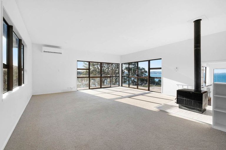 Photo of property in 49 Duncansby Road, Stanmore Bay, Whangaparaoa, 0932