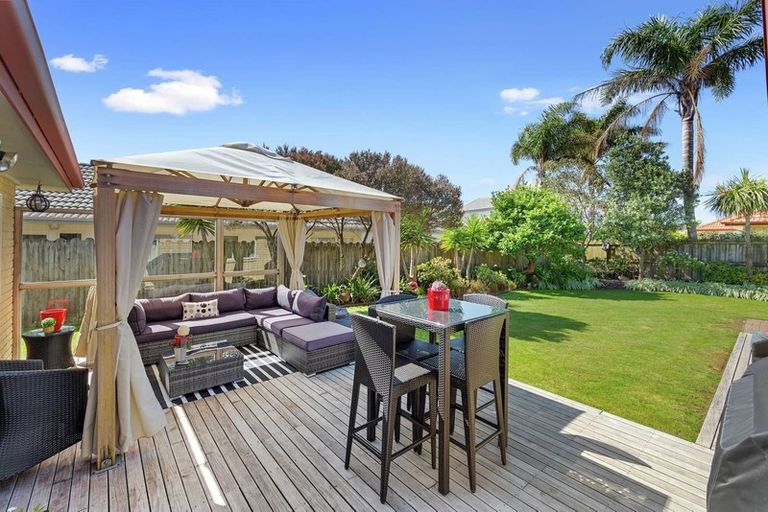 Photo of property in 108 Golfland Drive, Golflands, Auckland, 2013