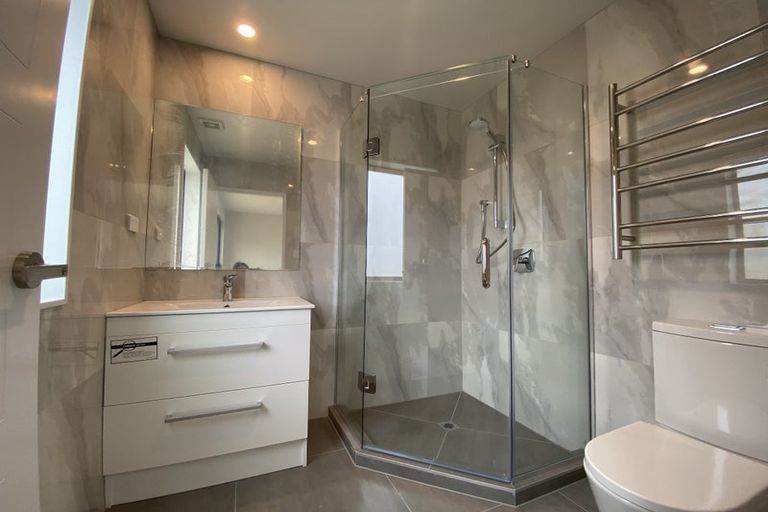 Photo of property in 17c Buscomb Avenue, Henderson, Auckland, 0610