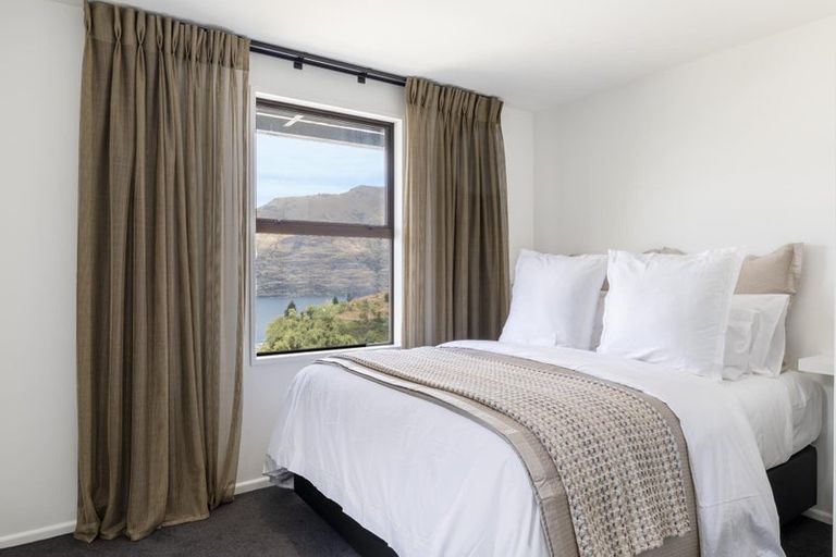 Photo of property in 13 Caples Place, Fernhill, Queenstown, 9300